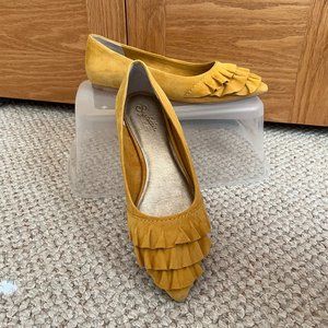 SEYCHELLES - Downstage Mustard Ruffled Flat - Good Condition